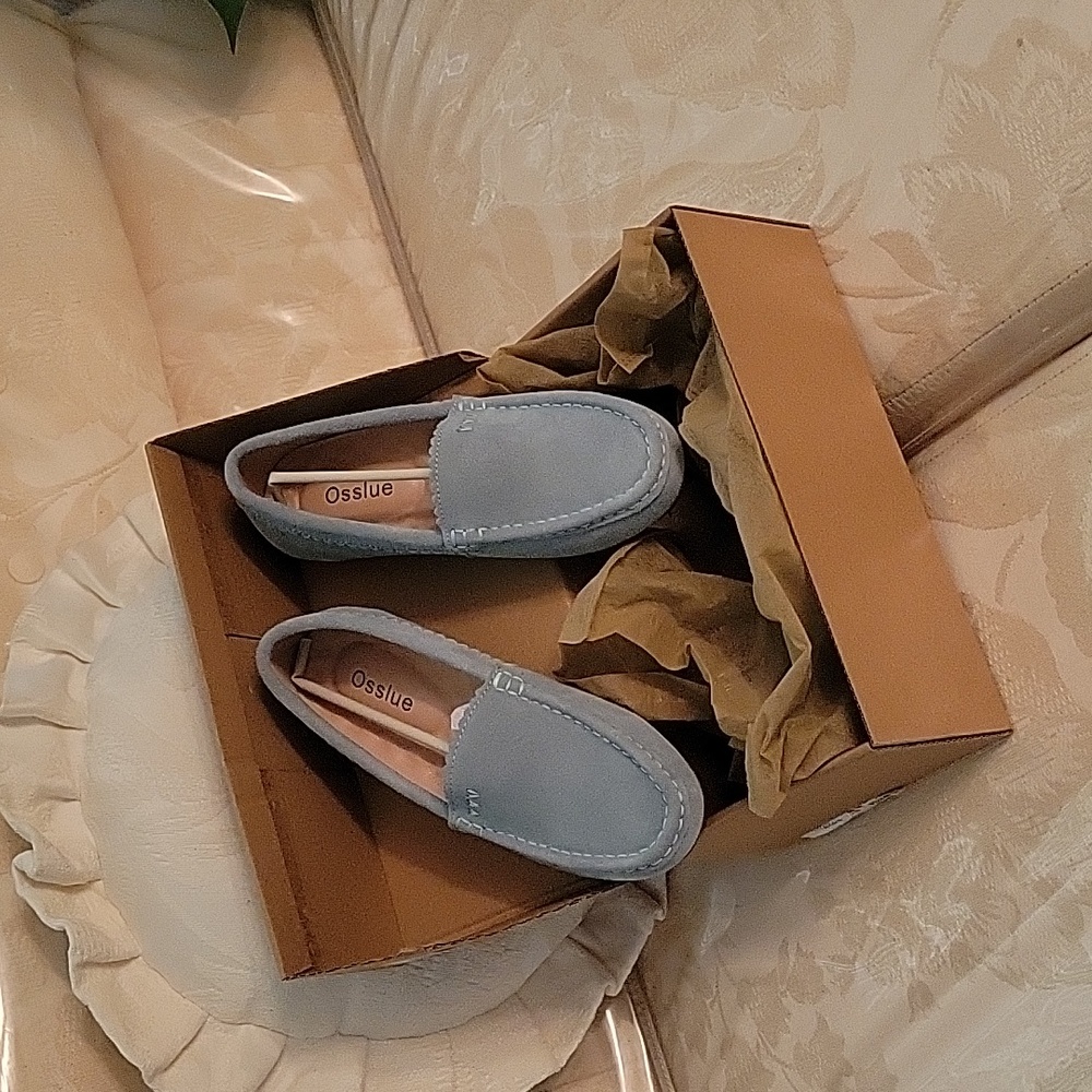 Women suede shoe